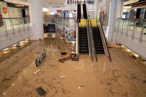 Hong Kong, Shenzhen deluged by heaviest rain on record | The Straits Times