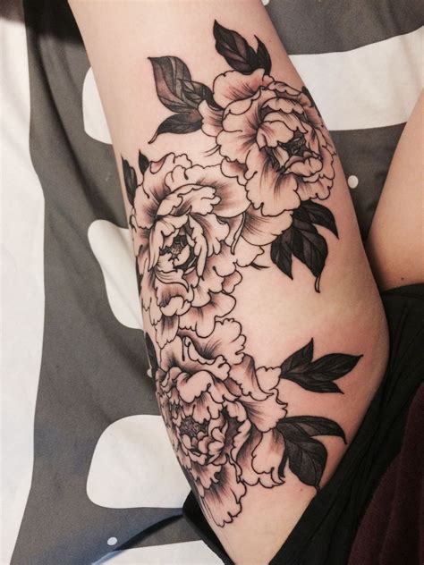 My first tattoo! Peony thigh piece done by the amazing Marilyn at ...