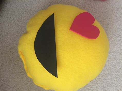 DIY Emoji Pillows : 6 Steps (with Pictures) - Instructables