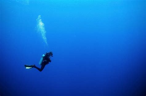 Going Deep Whilst Scuba Diving - DeeperBlue.com