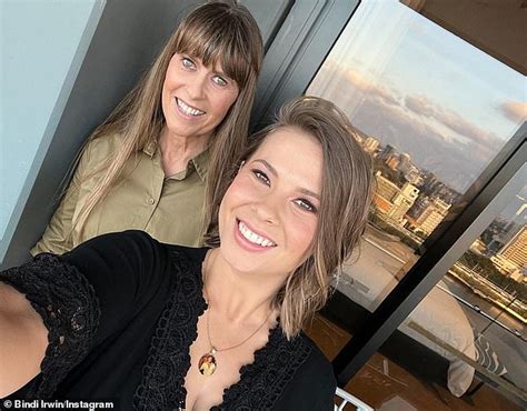 Hidden detail in Bindi Irwin's selfie with mum Terri has fans 'bawling ...