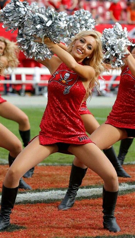 Épinglé sur 1 TAMPA BAY BUCCANEERS CHEERLEADERS