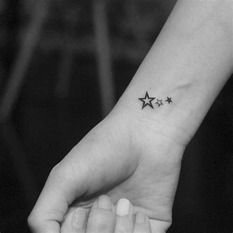 RECYCLE T♻️TTOO . The Meaning of Star Tattoos | Tatuajes pequeños de ...