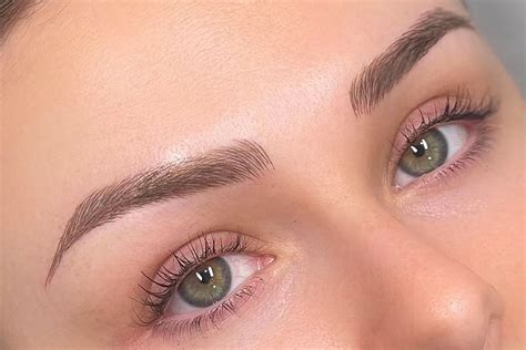 How To Choose The Right Eyebrow Microblading Artist