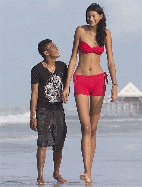 35 Times Tall People Hilariously Overshadowed Short People | Bored Panda