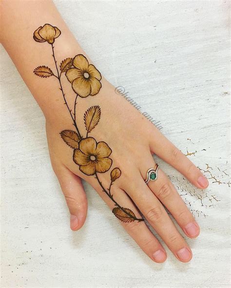 Simple Mehndi Flower Designs For Hands - Design Talk