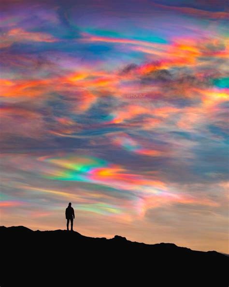 Polar stratospheric clouds over Iceland a few days ago. : r ...