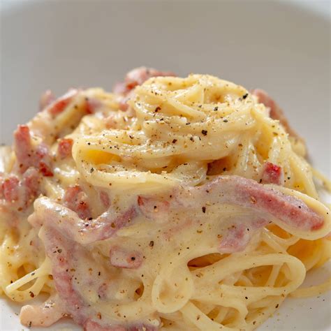 Ultra Creamy Spaghetti Carbonara Recipe | Recipedia