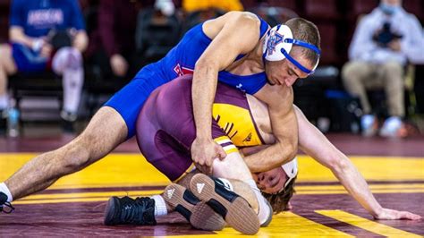 NCAA wrestling award standings debut for the 2023 season | NCAA.com