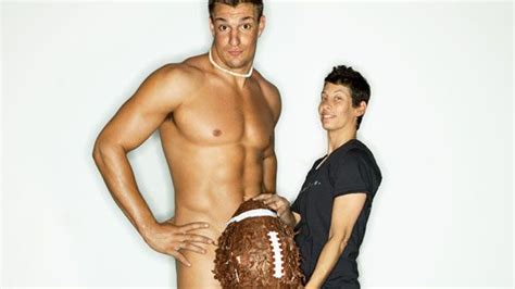 Behind the scenes of New England Patriots Rob Gronkowski's photo shoot ...