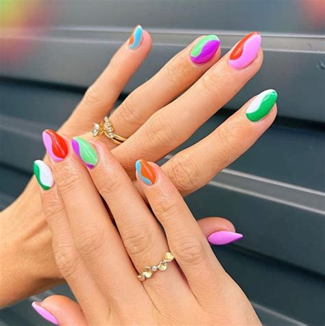 40 Cutest Summer Nail Designs in 2022 : Colourful Groovy Short Nails I ...