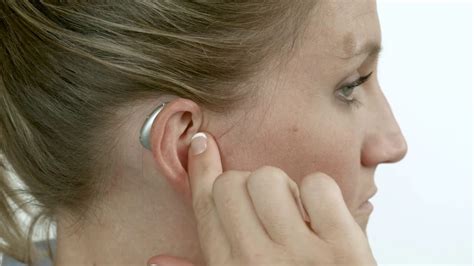 How to place a hearing aid on the ear - YouTube