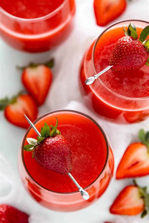 Fresh Strawberry Juice with or without a Juicer! | Foodtasia