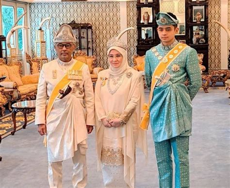 Raja Permaisuri Agong 2019 : Her majesty is flying to india where she ...