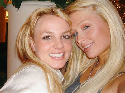 Did Britney Spears and Paris Hilton invent the selfie? - HIGHXTAR.