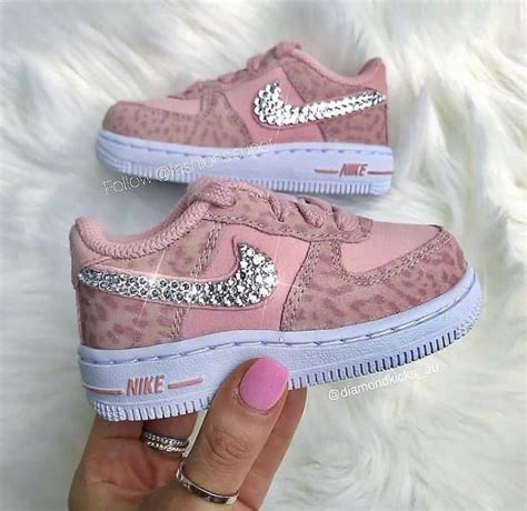 Collection 97+ Pictures Pictures Of Girl Nike Shoes Latest