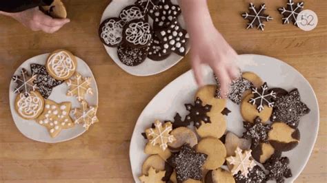 Cookies Snow Flakes GIF - Cookies Snow Flakes Pastries - Discover ...