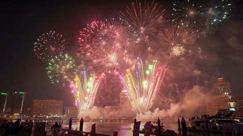 1.2 tonnes of fireworks: How Dubai lights up for a month with colourful ...