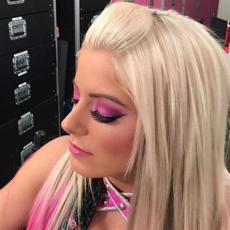 WWE Superstar Alexa Bliss wearing Serpentine Lips | Luchadoras wwe, Wwe ...