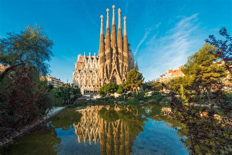 How Antoni Gaudí Came to Define Barcelona's Architecture ...