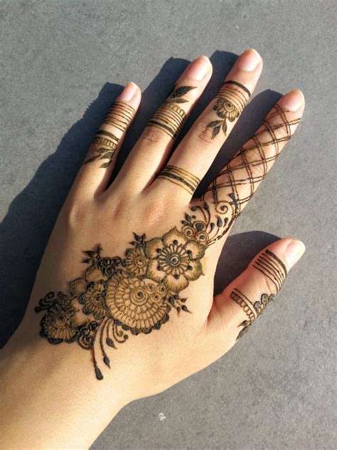 What is Henna?. Henna is an art form that has been… | by Above Henna ...