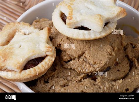 Mince pies on brandy butter for Christmas Stock Photo - Alamy