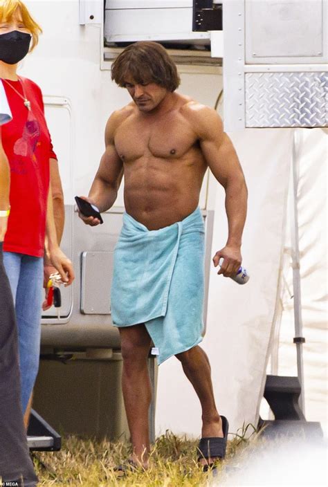 EXC: Zac Efron looks UNRECOGNIZABLE as he debuts extremely beefed-up ...