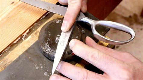 How To Use A Wet Stone To Sharpen Scissors - PRAKOE