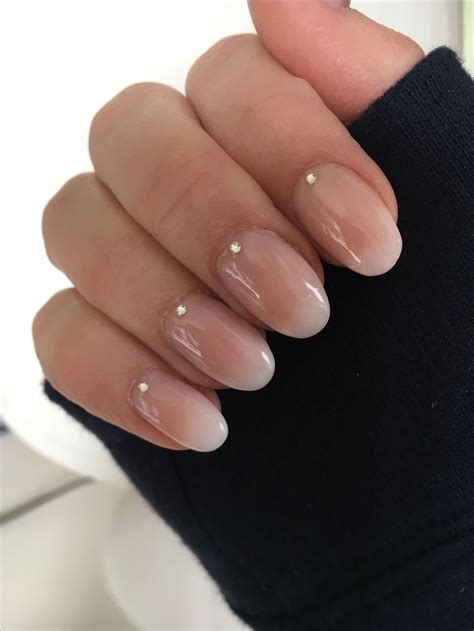 Perfect Oval Nails: Trendy Shapes & Styles