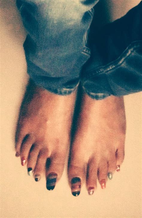 A throwback pic showing my longest natural toenails. I know most guys ...