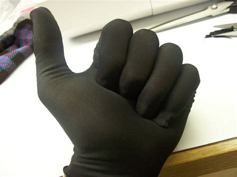 Make Gloves for Yourself : 4 Steps (with Pictures) - Instructables