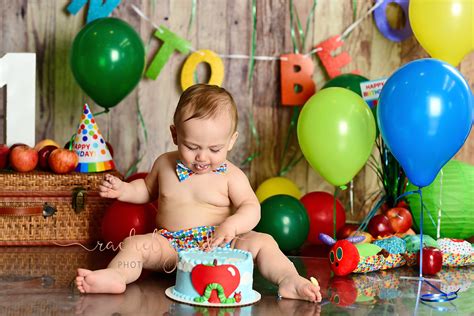 rachel good photography: Hungry Caterpillar Cake smash with Henry