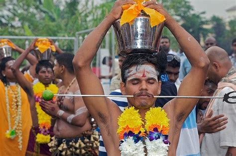 Thaipusam Festival | Personas, Tren