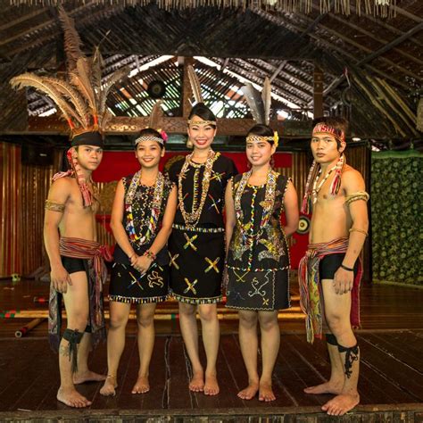 Dayak Kanayayn | Kalimantan, Budaya, Pakaian