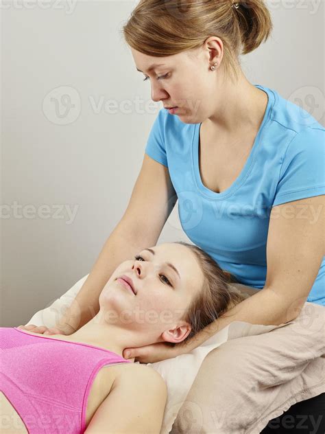 Osteopathy treatment 906599 Stock Photo at Vecteezy