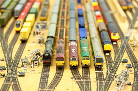 How to Choose the Right Model Train Set - Charles Ro Supply Company