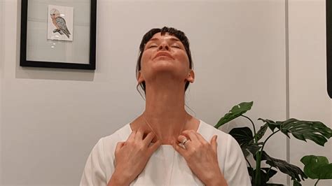 Facial yoga: Facial exercises for sagging neck, jawline and sagging ...