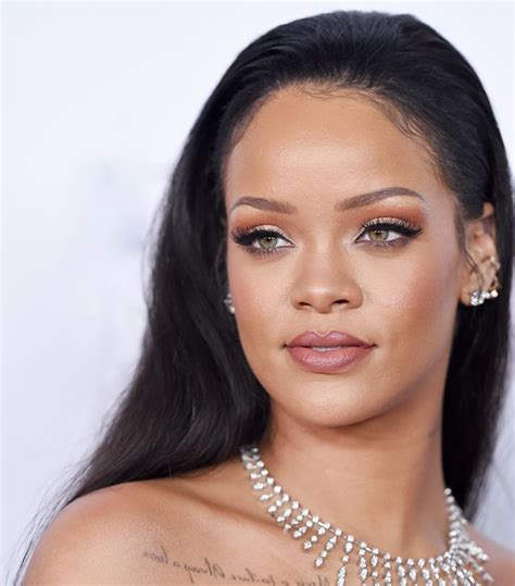 The 15 Best Rihanna Makeup Moments