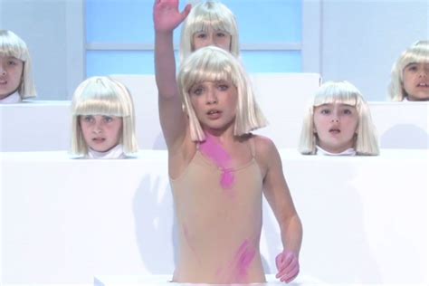 The Australian singer Sia performs Elastic Heart on Ellen, with dancer ...