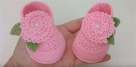 Crochet Baby Girl Shoes With Flowers And Leaves - Crochet Ideas