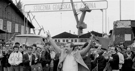 23 Photographs of the Polish Solidarity Movement That Helped Bring ...