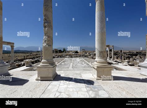 Corinthian order hi-res stock photography and images - Alamy