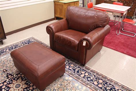 Lot - STICKLEY LEATHER CHAIR AND OTTOMAN