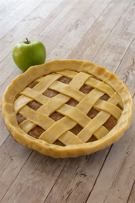 Easy Mock Apple Pie - Easy Shmeezy Recipes