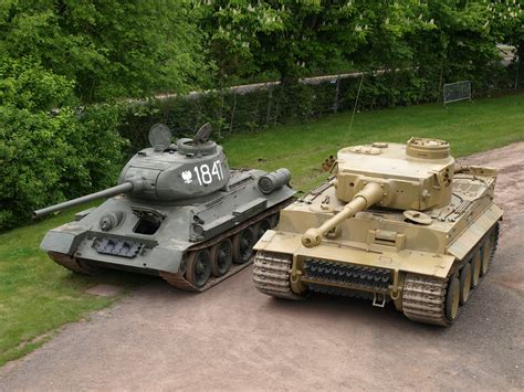 World War II - Historical Pictures - Tiger tank and T-34-85 ...