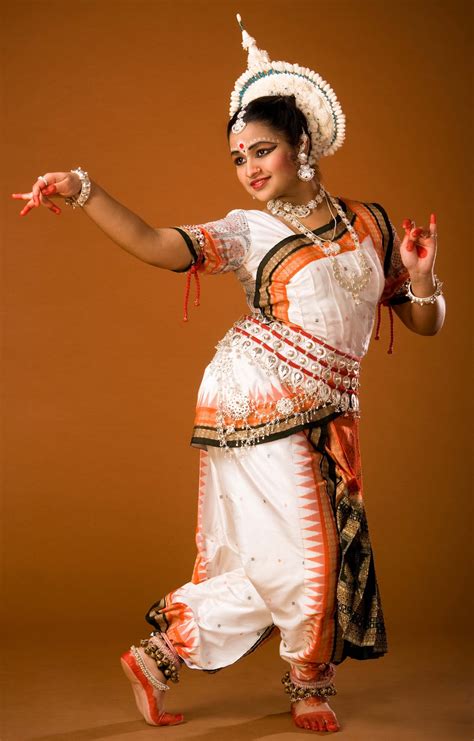 Odissi. Footwork. | Indian classical dancer, Dancers outfit, Indian ...