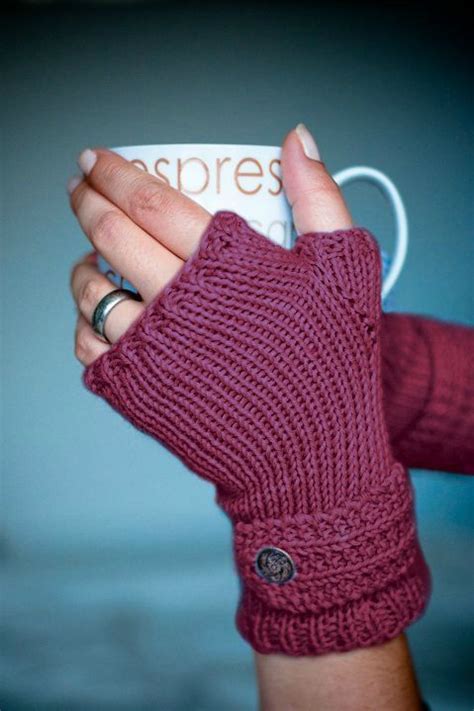 Top 10 Free Patterns for Knitting Fingerless Mittens | Fingerless ...