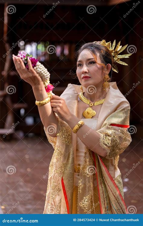 Thai Women Dressed in Traditional Thailand Cultural Costumes Stock ...