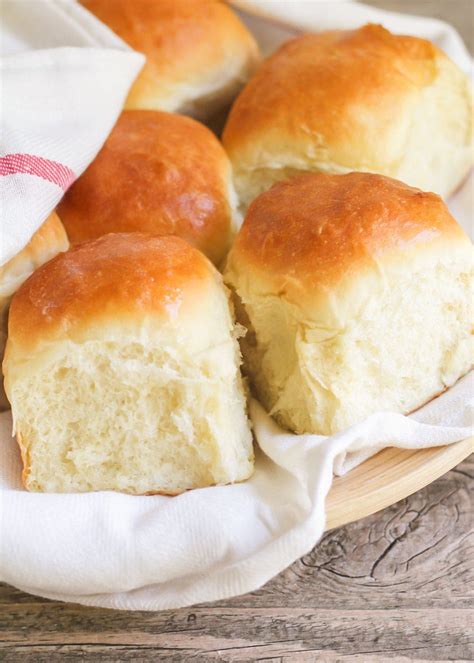 How To Make Homemade Dinner Rolls With Yeast at William Coffin blog