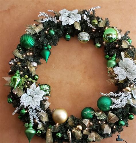 Christmas wreath green | Wreaths, Christmas wreaths, Ornament wreath